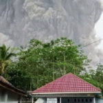 ジャワ島のスメル山が噴火か！日本の地震への影響はあるの？